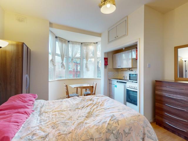 Room for rent in Cricklewood, Greater London