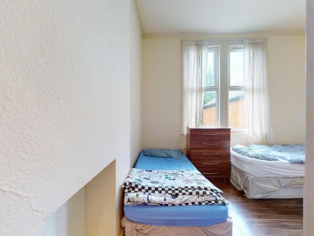 Room for rent in Cricklewood, Greater London