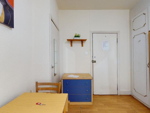 Room for rent in Cricklewood, Greater London