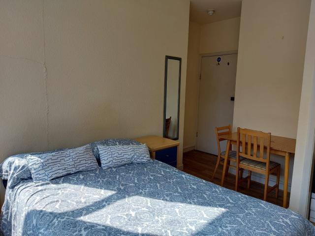 Room for rent in Cricklewood, Greater London