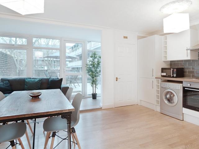 Room for rent in Poplar Grove, Greater London