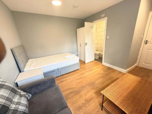 Room for rent in Langley Green, Glynde
