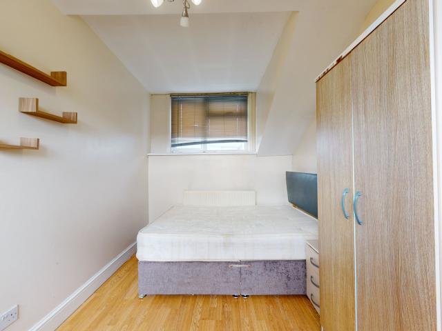 Room for rent in London Borough of Ealing, Park Royal