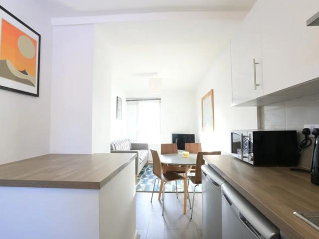 Room for rent in Poplar Grove, Greater London