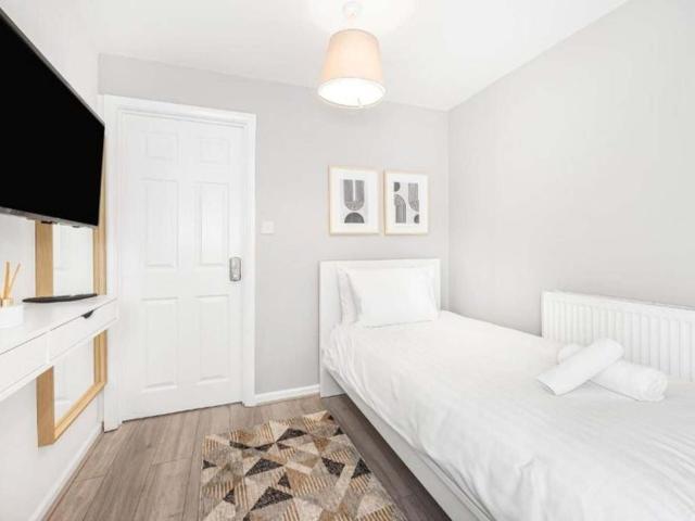 Room for rent in Ocean Estate, Greater London