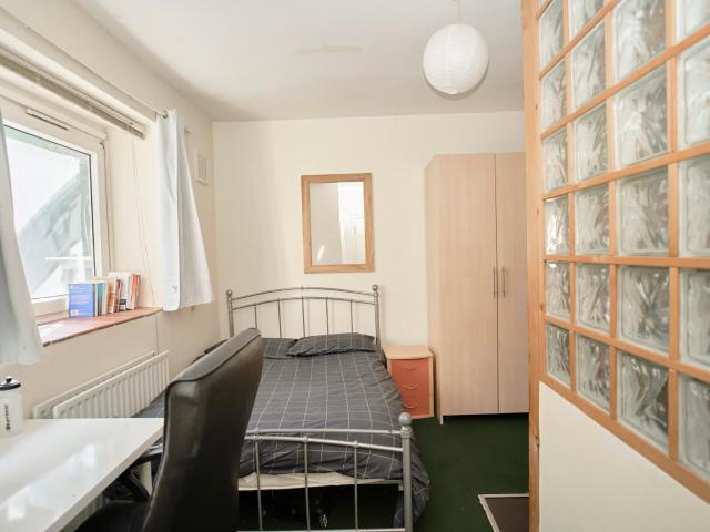 Room for rent in Stepney, Greater London