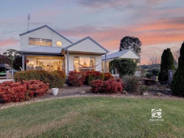 House for sale in Eagle Point, Victoria