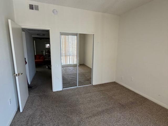 Room for rent in Canoga Park, California