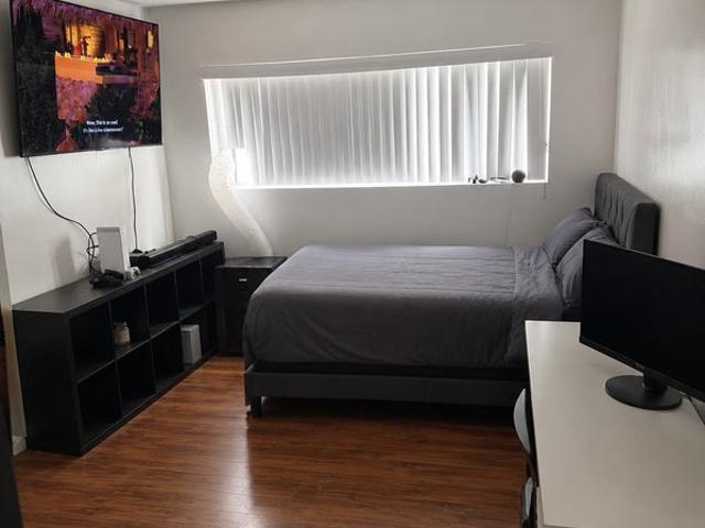 Room for rent in Canoga Park, California