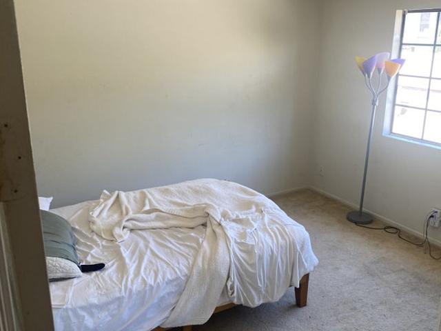 Room for rent in Burbank, California