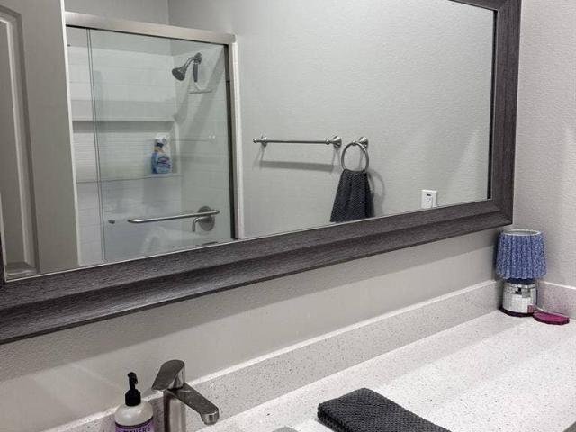 Room for rent in Midway City, California