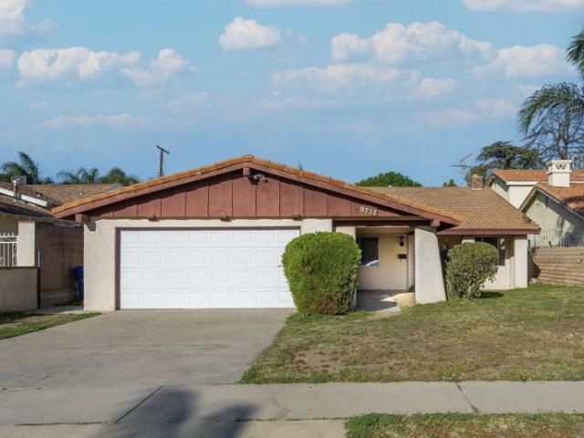 Room for rent in North Hills East Neighborhood Council District, Canoga Park