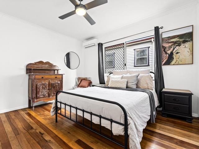 Apartment for rent in Newtown, Queensland