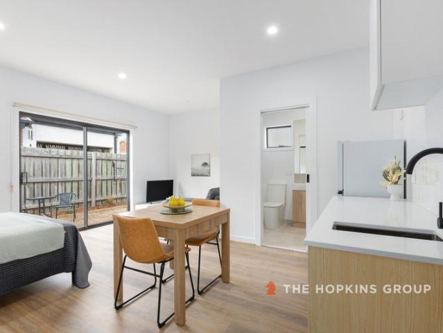 Granny Flat for rent in Heidelberg West, Melbourne