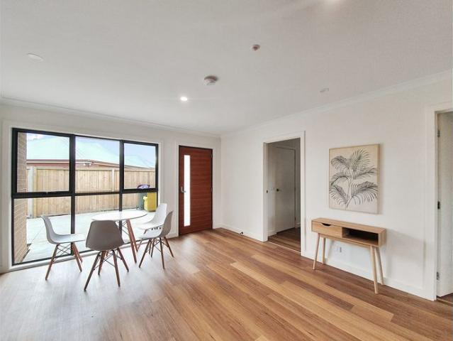 Room for rent in Leopold, Victoria