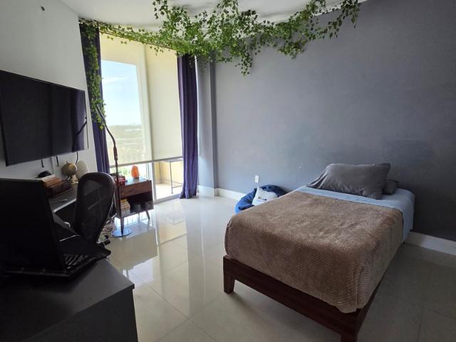 Room for rent in Silver Bluff Estates, Miami