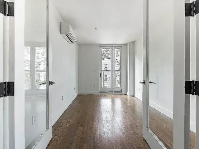 Room for rent in Arverne, New York