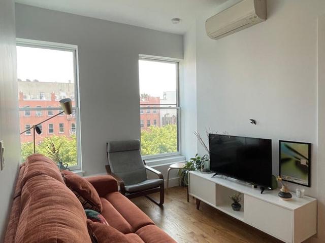 Room for rent in Arverne, New York