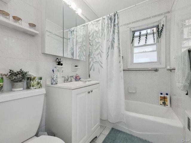 Room for rent in Nassau, New York