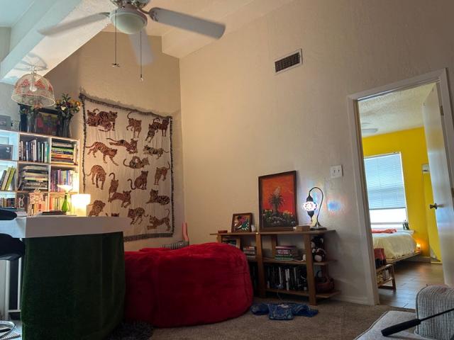 Room for rent in Holly, Austin