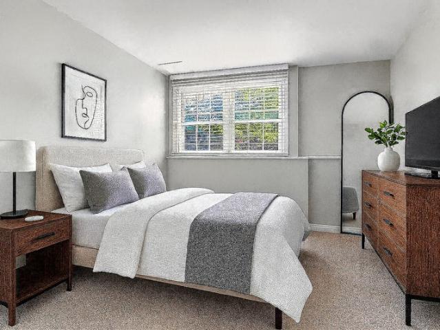 Room for rent in Strathmore in Buffalo Grove, Buffalo Grove