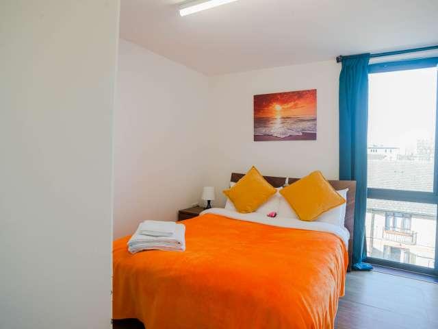 Room for rent in Poplar Grove, Greater London
