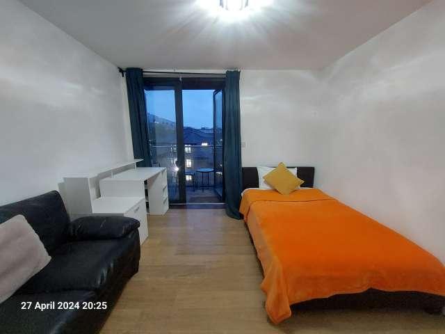 Room for rent in Poplar Grove, Greater London