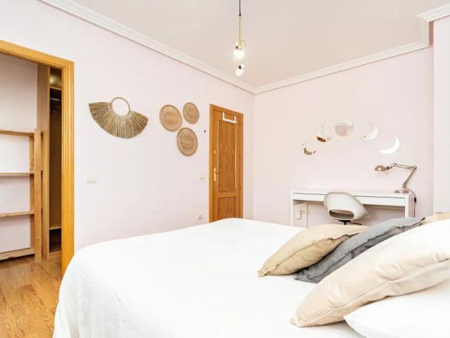 Habitación en alquiler en Sevilla La Nueva, Madrid