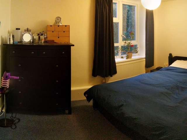Room for rent in Falcon Estate, Greater London