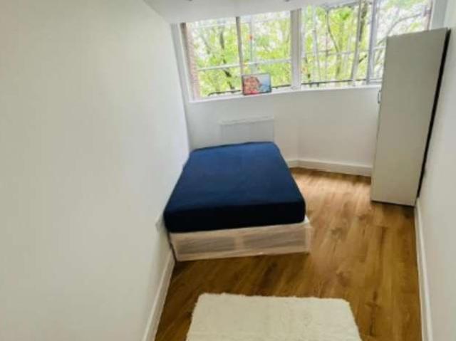 Room for rent in North Kensington, Greater London