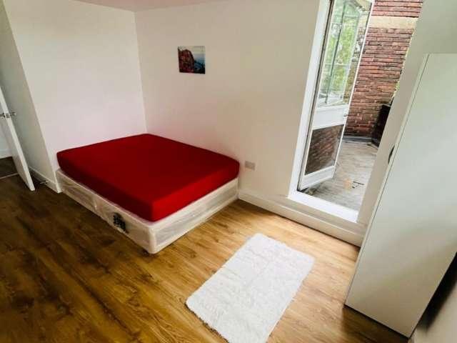 Room for rent in North Kensington, Greater London