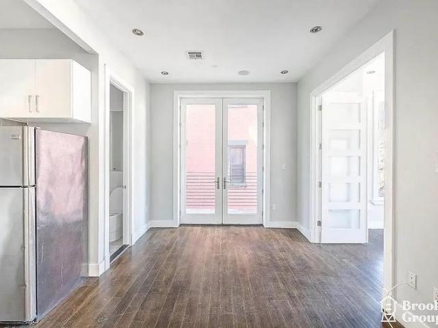 Room for rent in Arverne, New York
