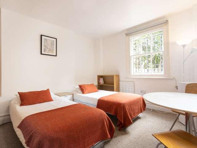 Room for rent in Earl's Court, Greater London