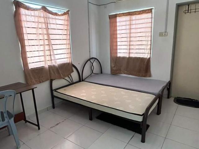 Room for rent in Petaling, Alam Impian