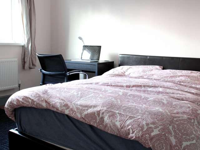 Room for rent in Poplar Grove, Greater London