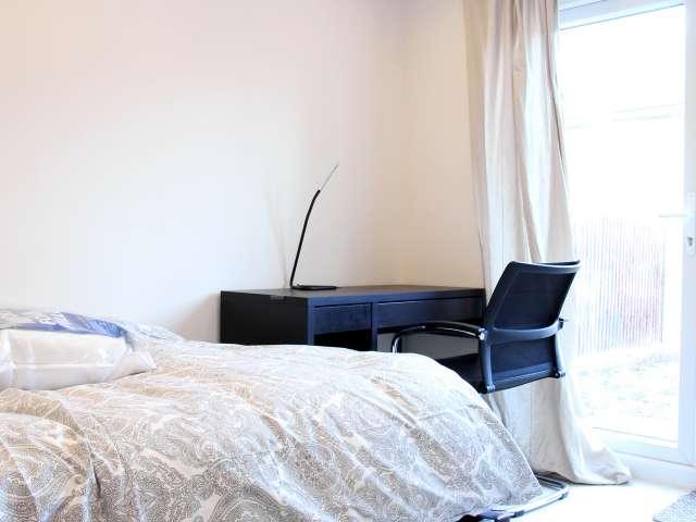Room for rent in Poplar Grove, Greater London