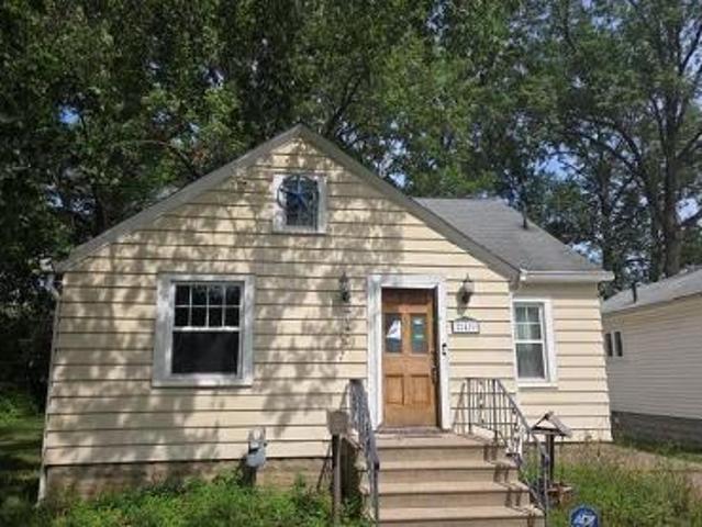 House for sale in Elyria
