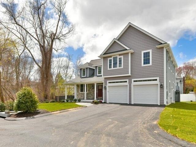 House for sale in Dedham