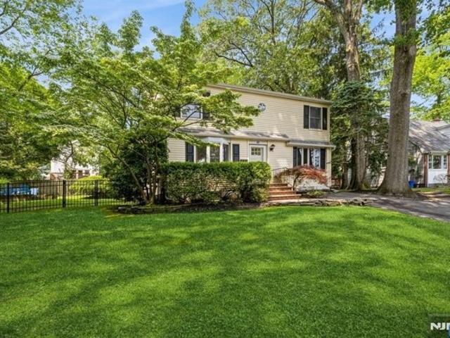 House for sale in Cresskill