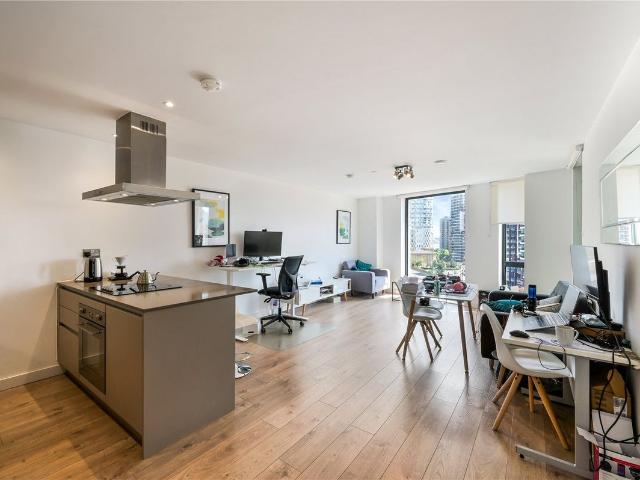 Room for rent in Poplar Grove, Greater London