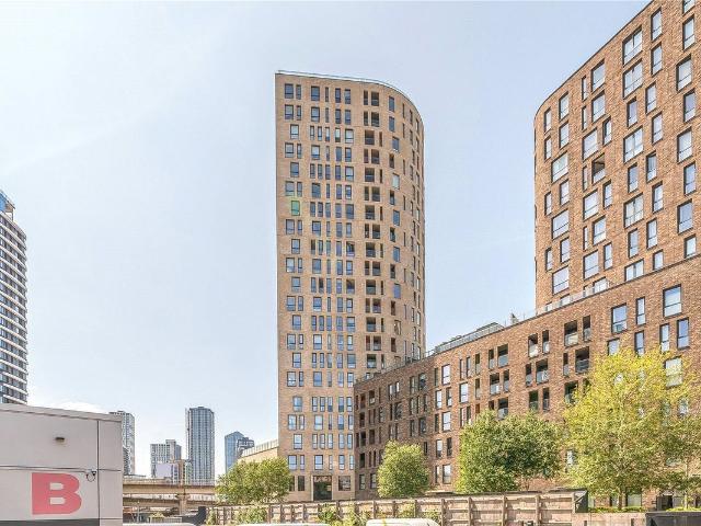 Apartment for rent in Poplar Grove, Greater London