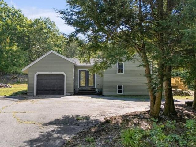 House for sale in Raymond, Maine