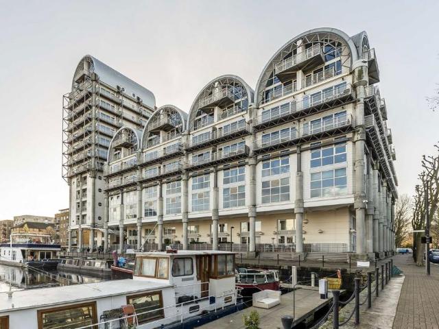 Apartment for rent in Surrey Quays, Greater London