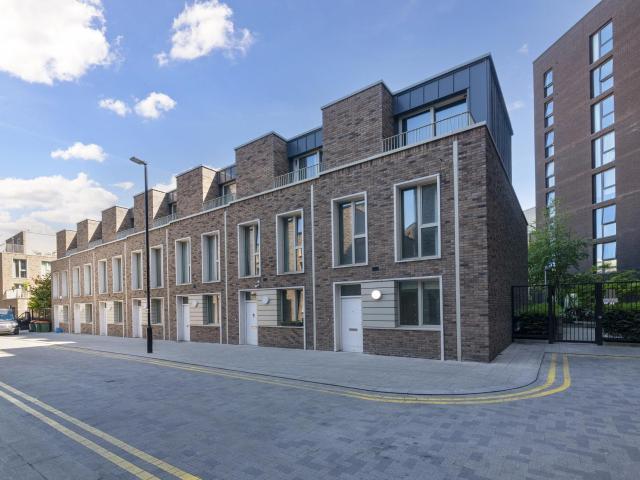 House for rent in Silvertown, Greater London