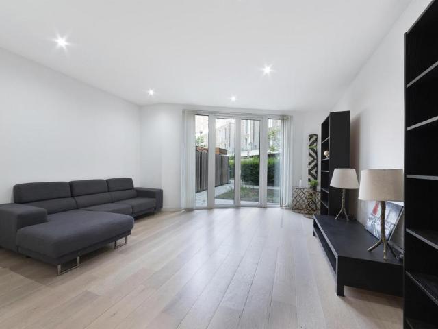 House for rent in Silvertown, Greater London