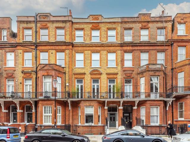 Apartment for rent in The Boltons, Greater London