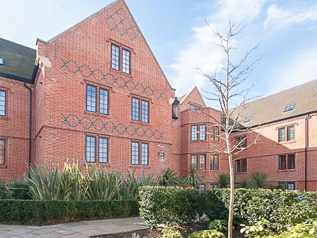 Apartment for rent in Clements Park, Navestock Side