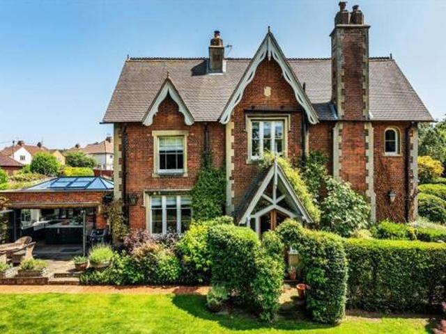 House for sale in Pachesham Park, Surrey