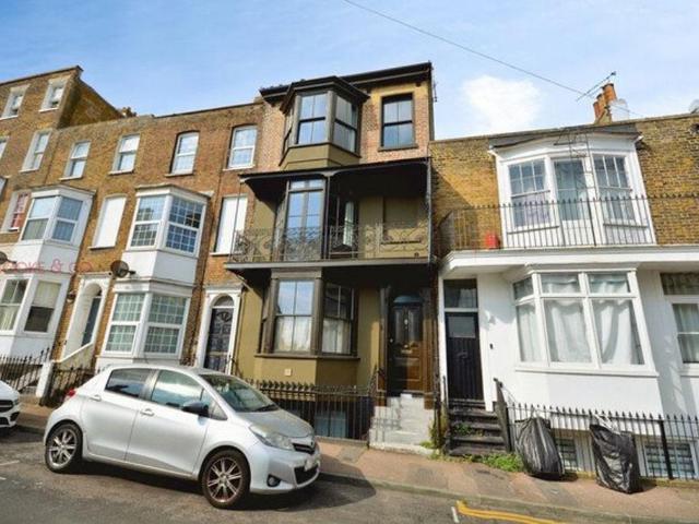 Apartment for rent in East Cliff, Acol