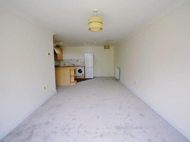 Apartment for rent in Rosehill, Greater London